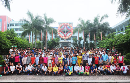 Lãnh đạo nhà trường tiếp đón và tư vấn hướng nghiệp cho học sinh các trường THCS Yên Ninh-Phú Lương-Thái Nguyên và trường TPDT nội trú THCS Na rì-Bắc Kạn.